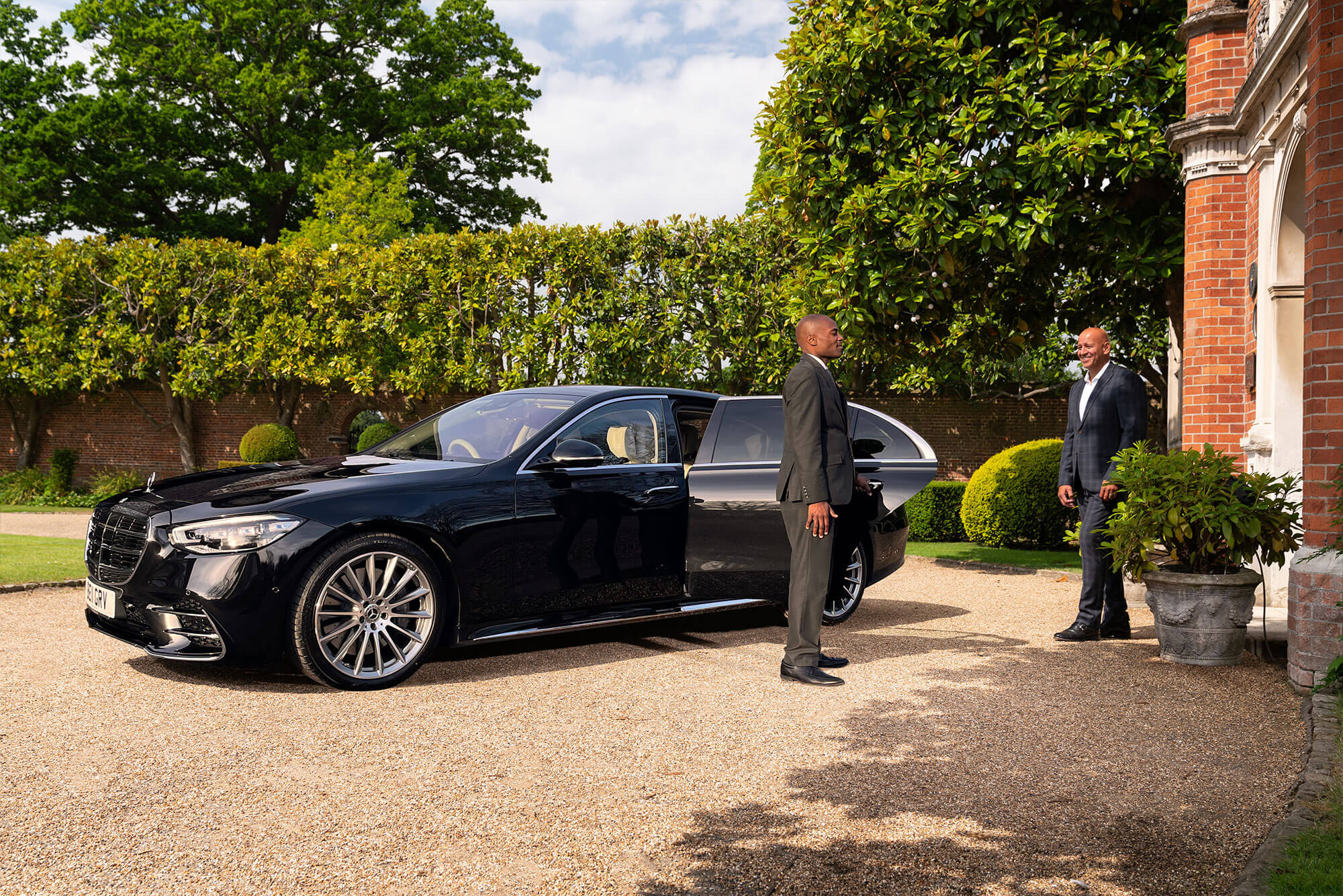 The Benefits of Chauffeur Services for Business Executives - GMH Chauffeur